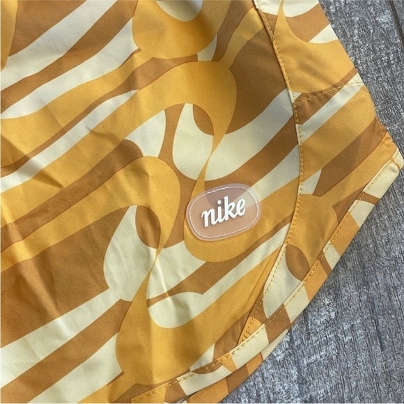 Nike Dri-Fit Size Medium Yellow Clash Tempo Shorts. - Picture 3 of 7